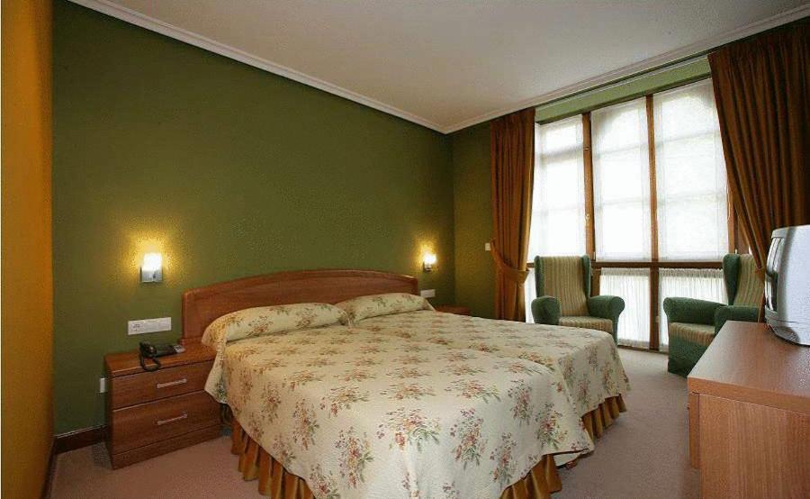 Gran Hotel Rural Cela Belmonte De Miranda エクステリア 写真